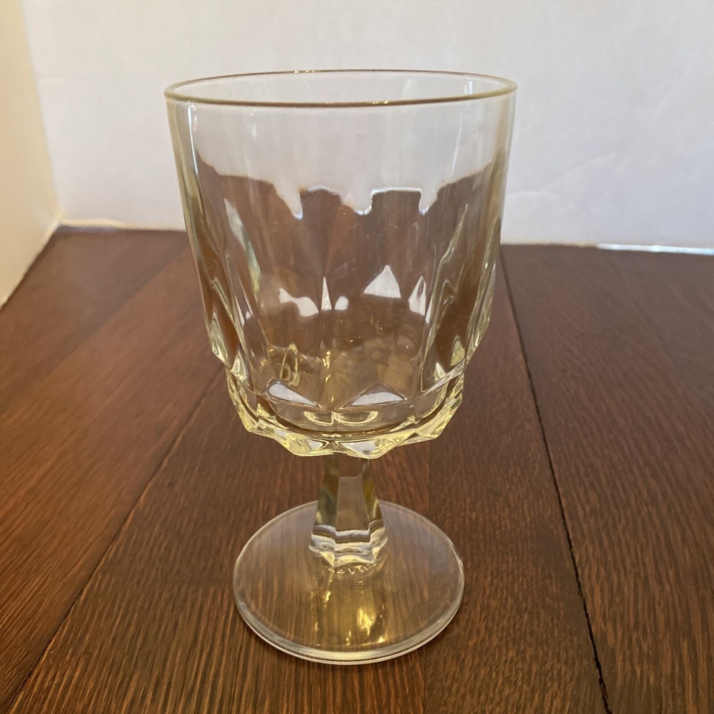 Vintage Arcoroc Artic Pattern Stemmed Wine Water Goblet 5 3/4"